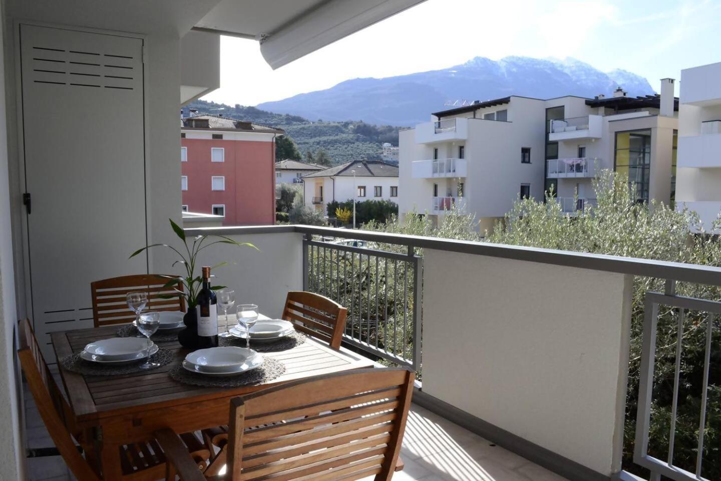 Appartamento Peler13 Con Balcone E Parcheggio 加尔达湖滨 外观 照片
