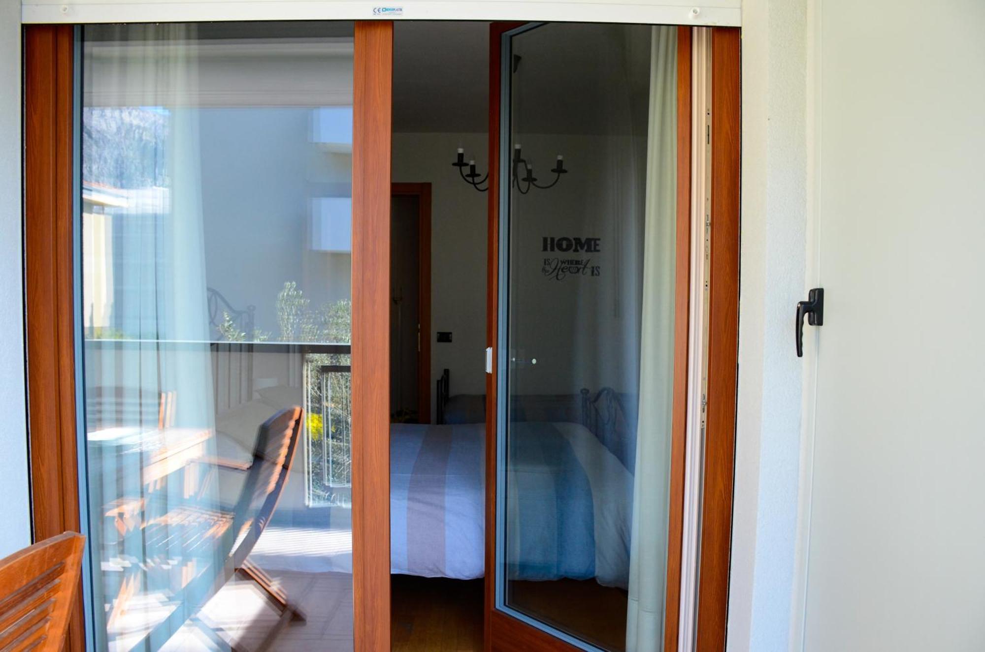Appartamento Peler13 Con Balcone E Parcheggio 加尔达湖滨 外观 照片
