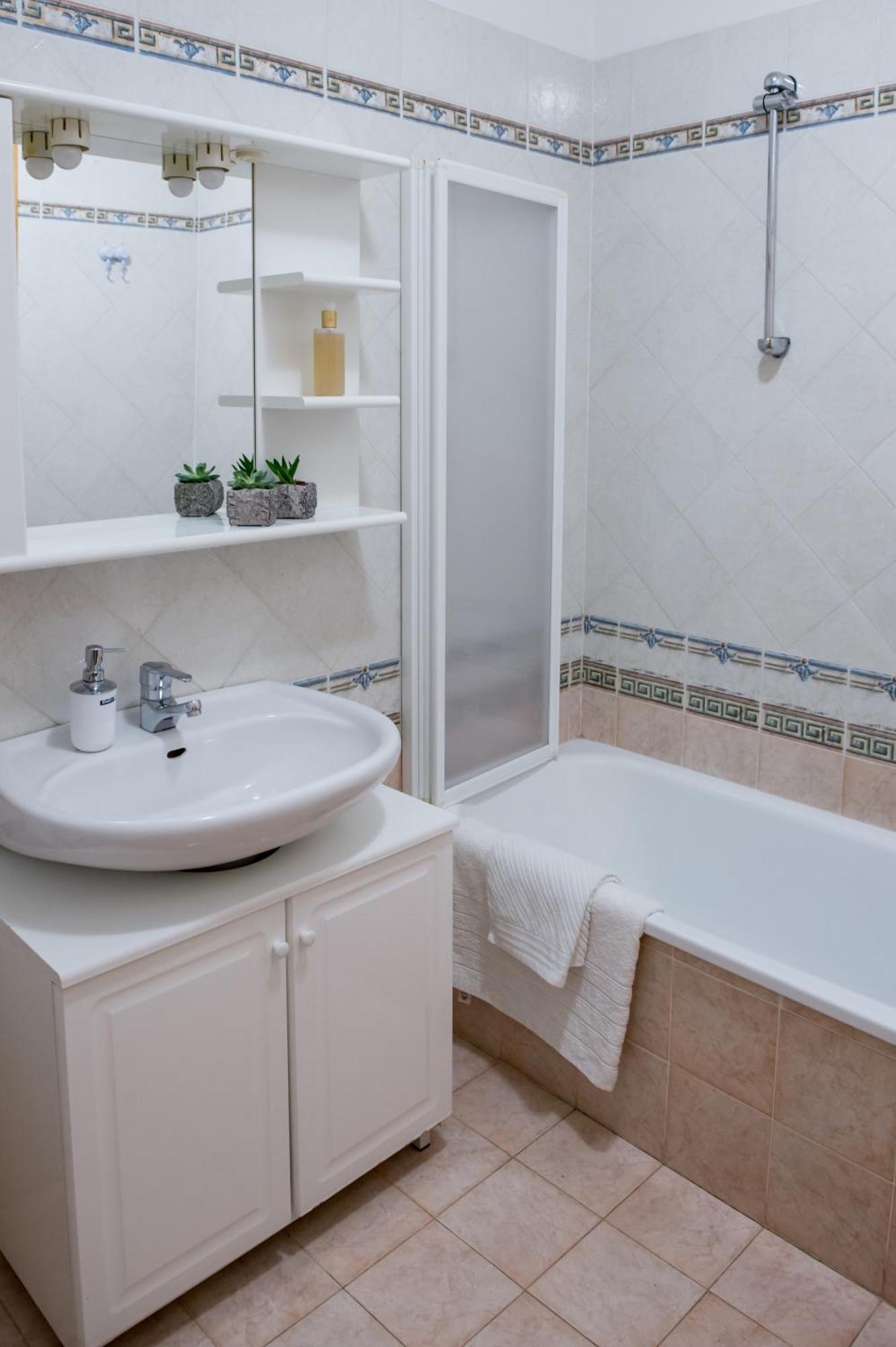 Appartamento Peler13 Con Balcone E Parcheggio 加尔达湖滨 外观 照片