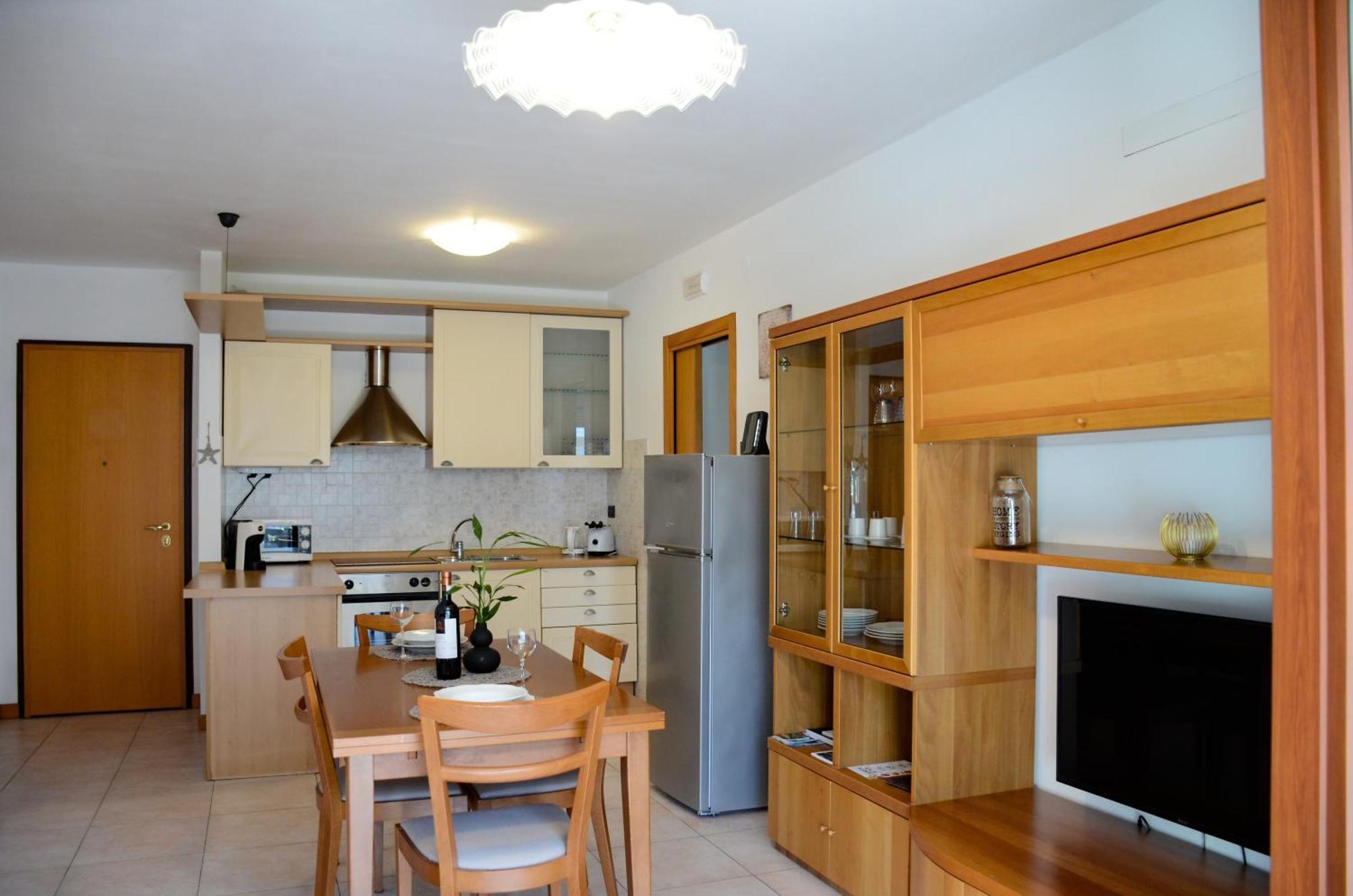Appartamento Peler13 Con Balcone E Parcheggio 加尔达湖滨 外观 照片